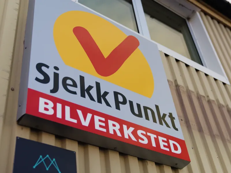 SjekkPunkt Bilverksted-skilt på fasaden